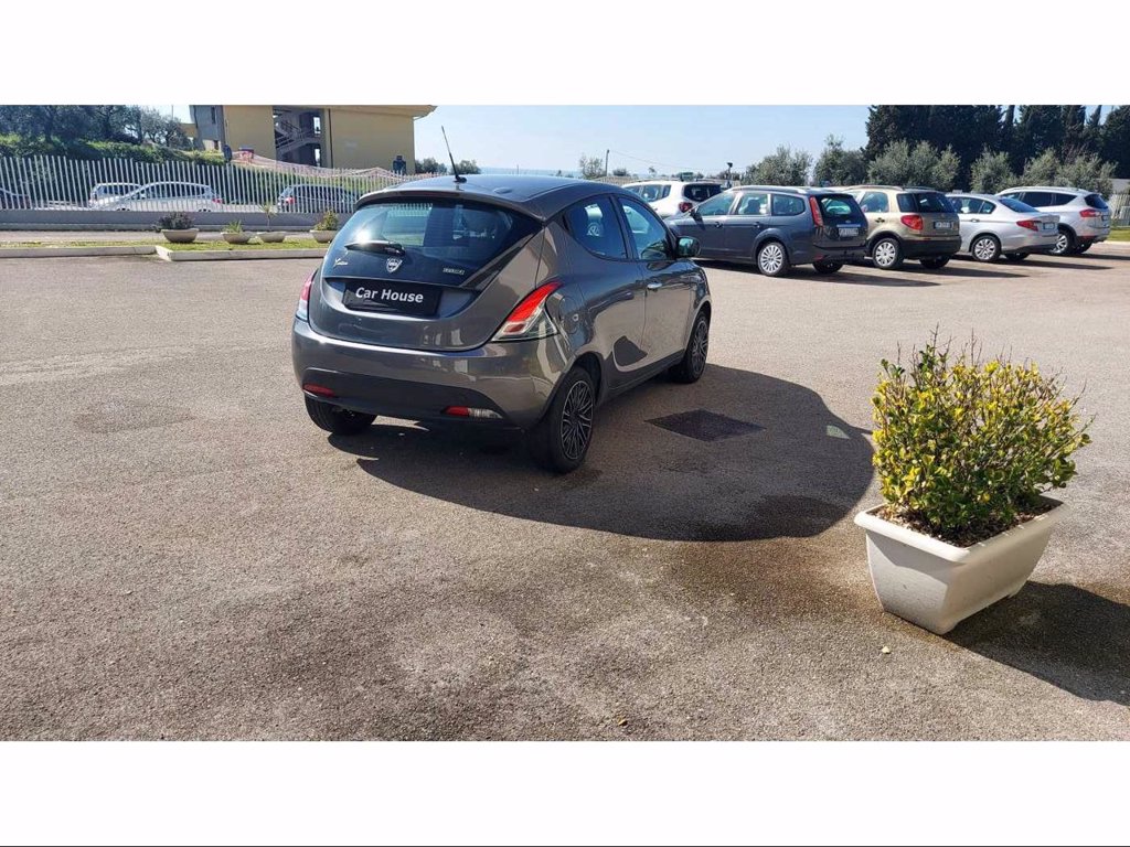 LANCIA Ypsilon 1.0 FireFly 5 porte S&S Hybrid Ecochic Silver