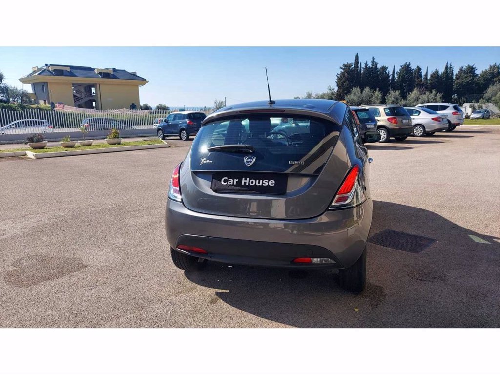 LANCIA Ypsilon 1.0 FireFly 5 porte S&S Hybrid Ecochic Silver